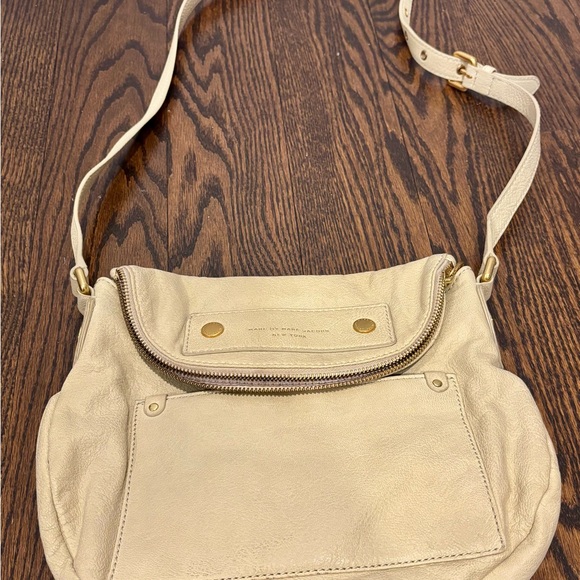 Marc Jacobs Cream Leather Crossbody Bag - Picture 6 of 7